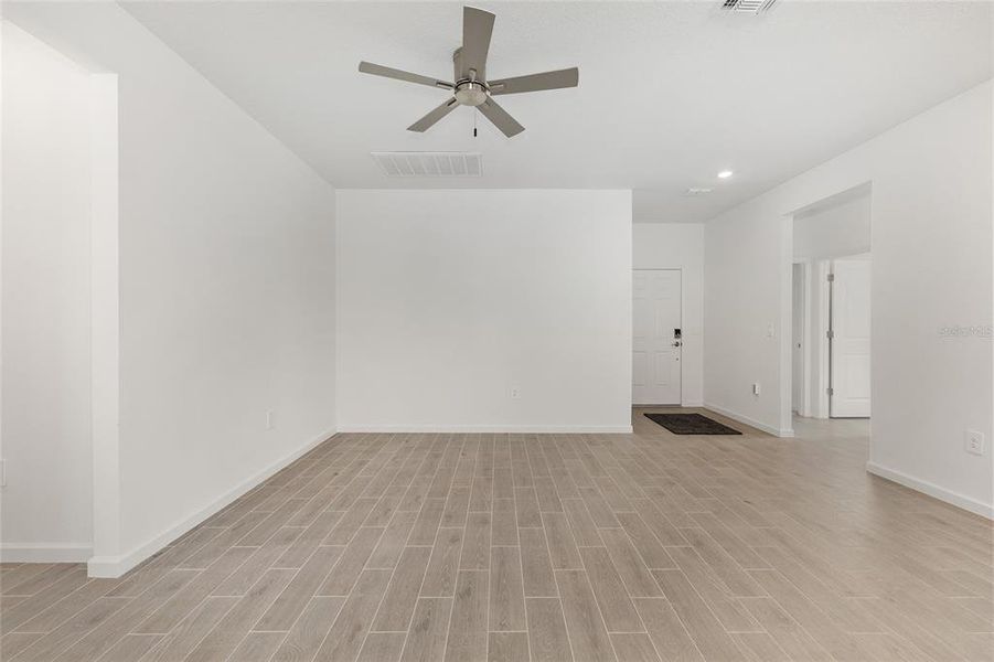 Spacious, unfurnished interior of a new home in , Ocala (Image 22).
