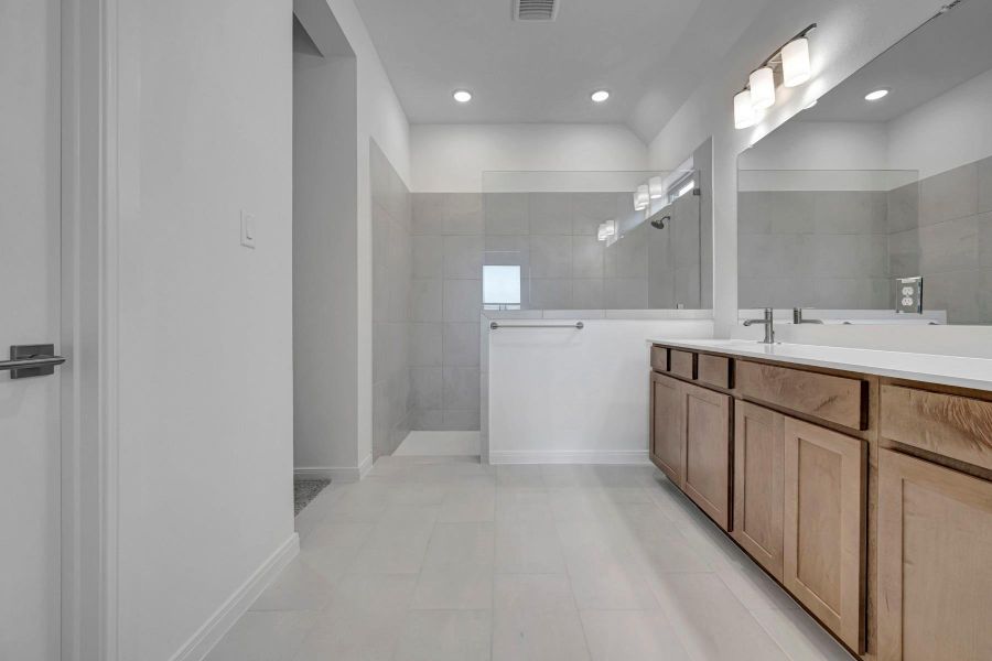 Furnished interior view inside a new home in Beacon Point at Lago Mar 50’ Homesites, Texas City (Image 13).