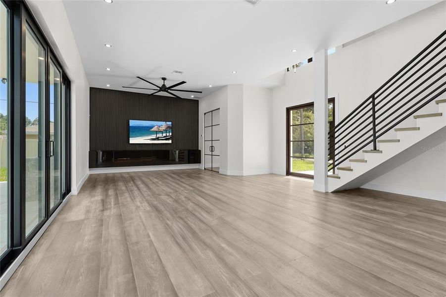Spacious, unfurnished interior of a new home in , Sarasota (Image 25).