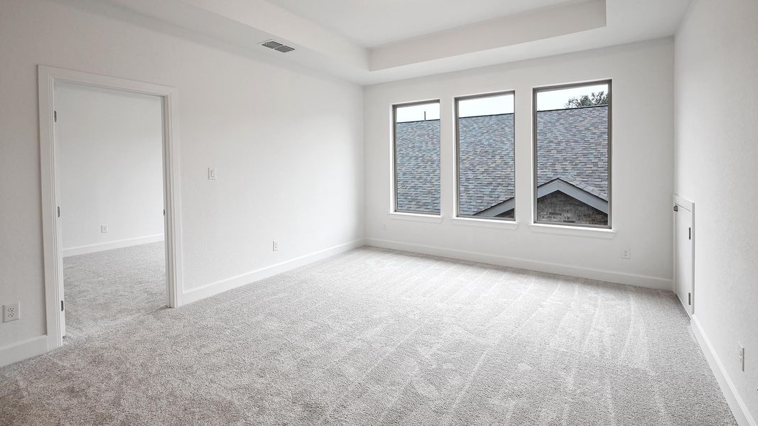 Spacious, unfurnished interior of a new home in Hidden Canyon 55', San Antonio (Image 18).