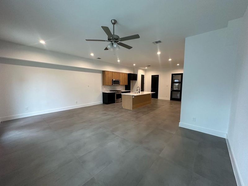 Spacious, unfurnished interior of a new home in , Houston (Image 21).