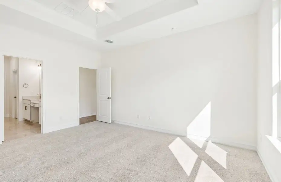 Spacious, unfurnished interior of a new home in Treeline, Justin (Image 12).