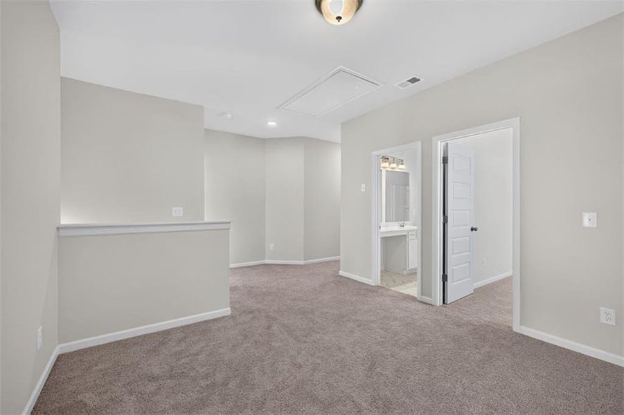 Spacious, unfurnished interior of a new home in Jones Ridge, Dallas (Image 63). Spacious, unfurnished interior of a new home in Jones Ridge, Dallas (Image 63).