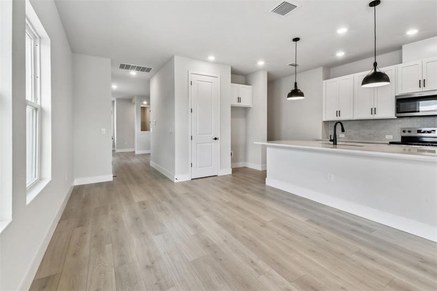 Spacious, unfurnished interior of a new home in Chapel Crossings - Garden Series, Wesley Chapel (Image 18).