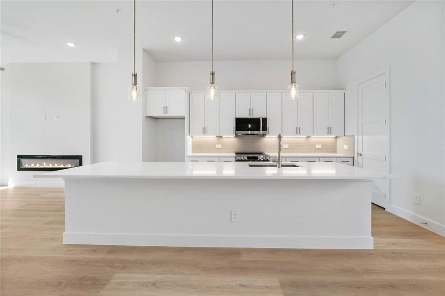 Furnished interior view inside a new home in , Farmers Branch (Image 12).
