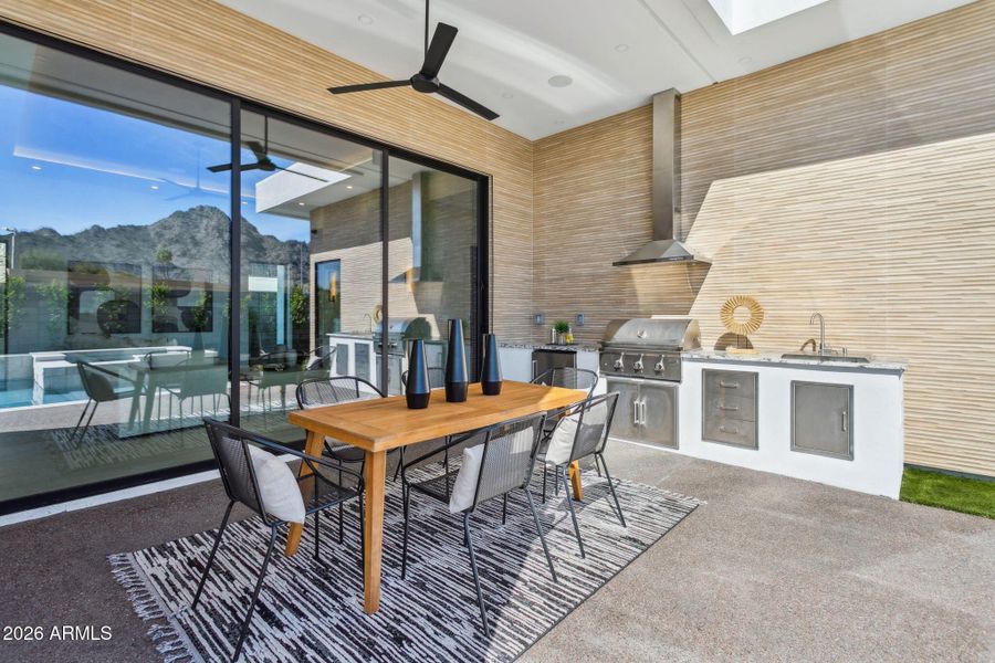 Covered patio/outdoor kitchen