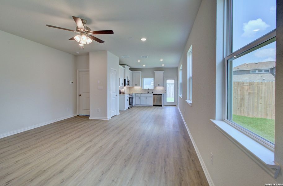 Spacious, unfurnished interior of a new home in Casinas at Gruene, New Braunfels (Image 20).