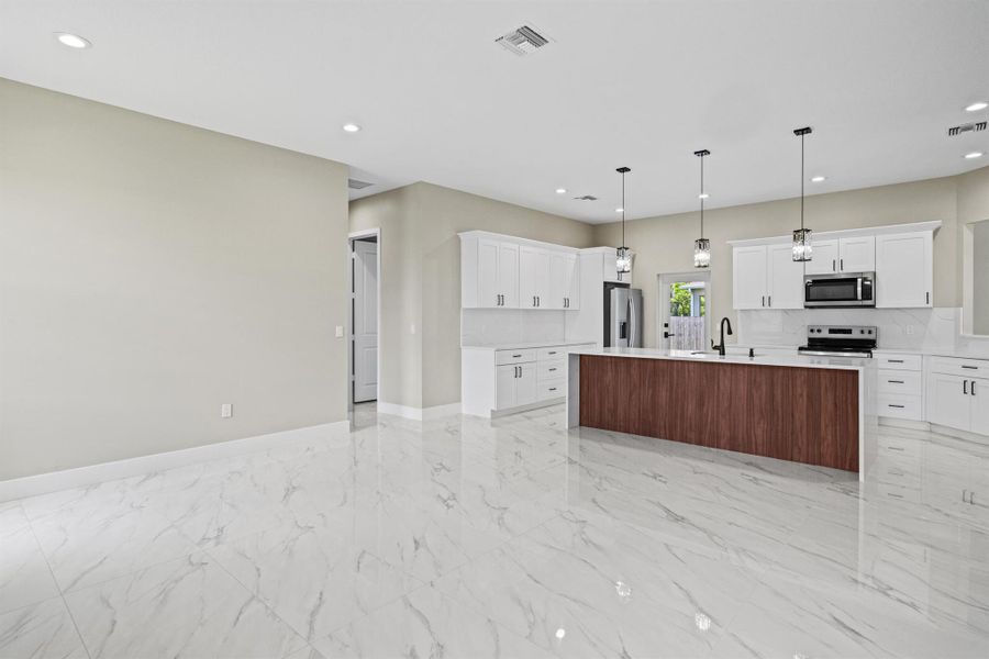 Spacious, unfurnished interior of a new home in , Port St. Lucie (Image 13).
