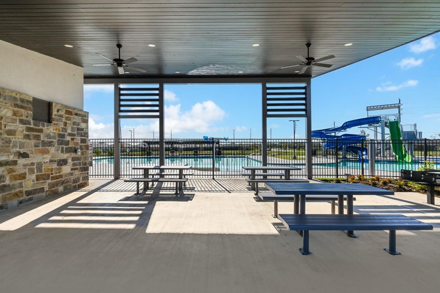Community amenities in Caldwell Crossing, Iowa Colony (Image 23).
