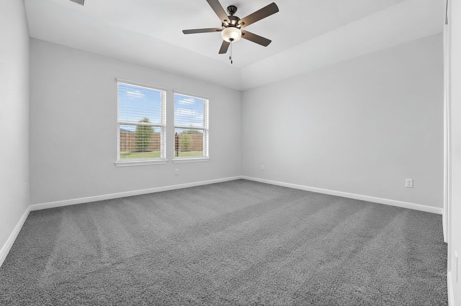 Spacious, unfurnished interior of a new home in Sunfield, Buda (Image 15).