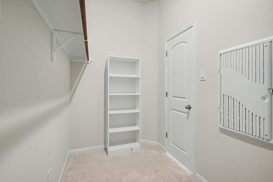 Spacious, unfurnished interior of a new home in Encino Estates, Dayton (Image 27).