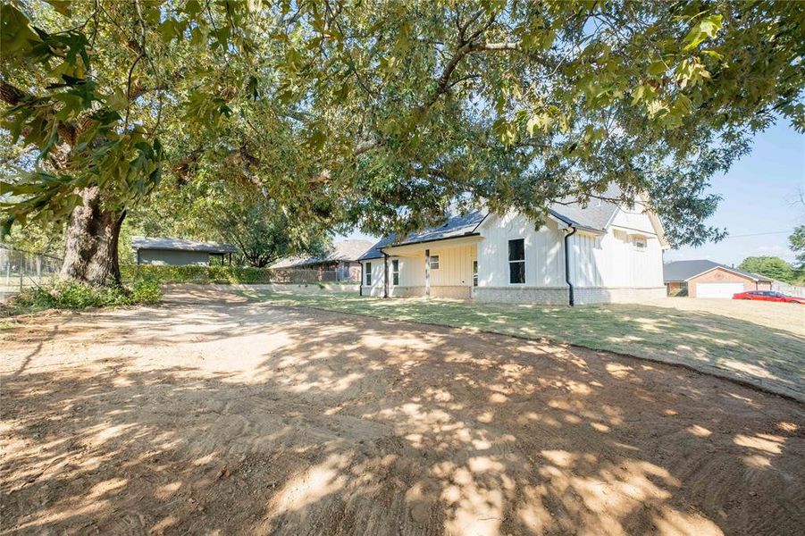 Natural landscape and outdoor views near in Lindale (Image 24). Natural landscape and outdoor views near in Lindale (Image 24).