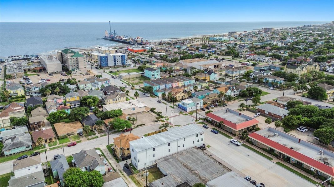Close proximity to beach/Pleasure pier