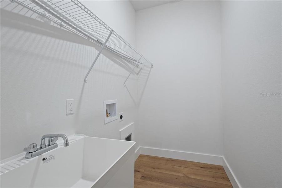 Spacious, unfurnished interior of a new home in , Fanning Springs (Image 41).