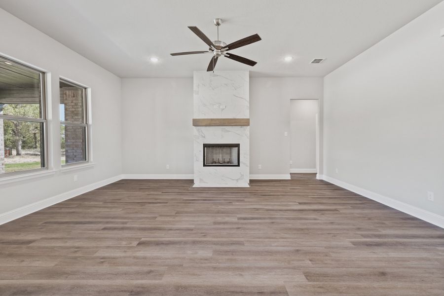 Representative unfurnished interior of a home built from the The Harper by Doug Parr Custom Homes in Spring Valley Ranch, Paradise (Image 11).