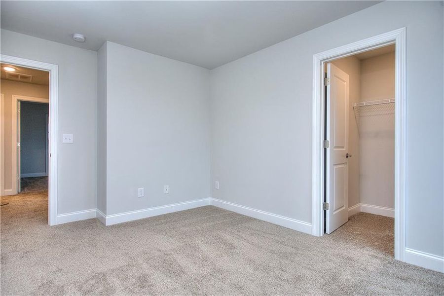 Spacious, unfurnished interior of a new home in , Homer (Image 31).