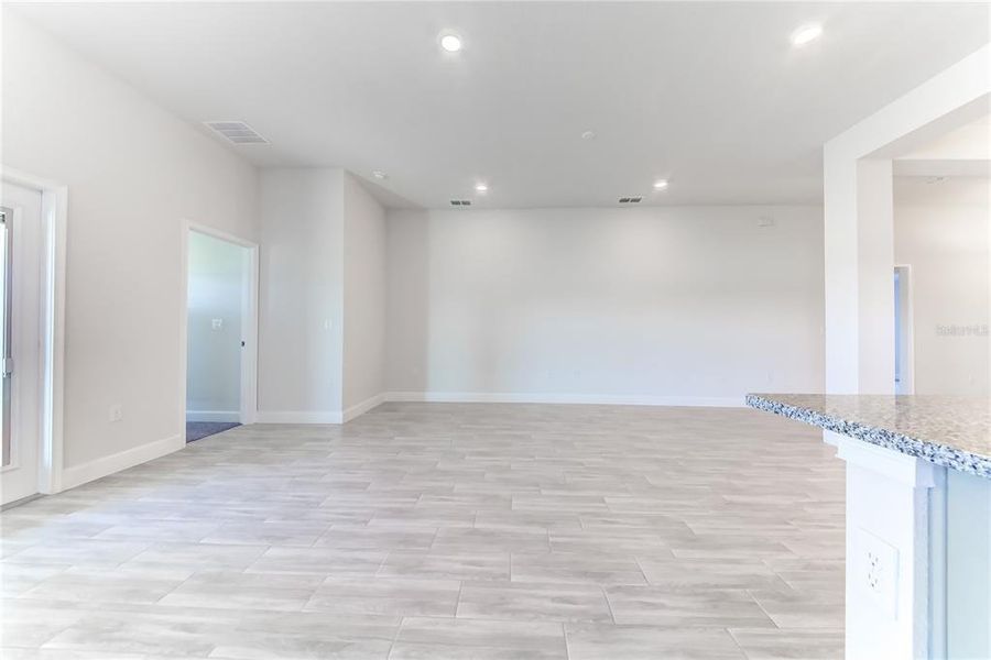 Spacious, unfurnished interior of a new home in Aviary at Rutland Ranch, Parrish (Image 21).