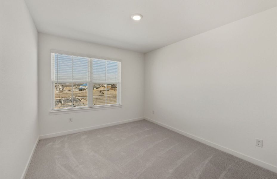 Spacious, unfurnished interior of a new home in Sunfield, Buda (Image 38).
