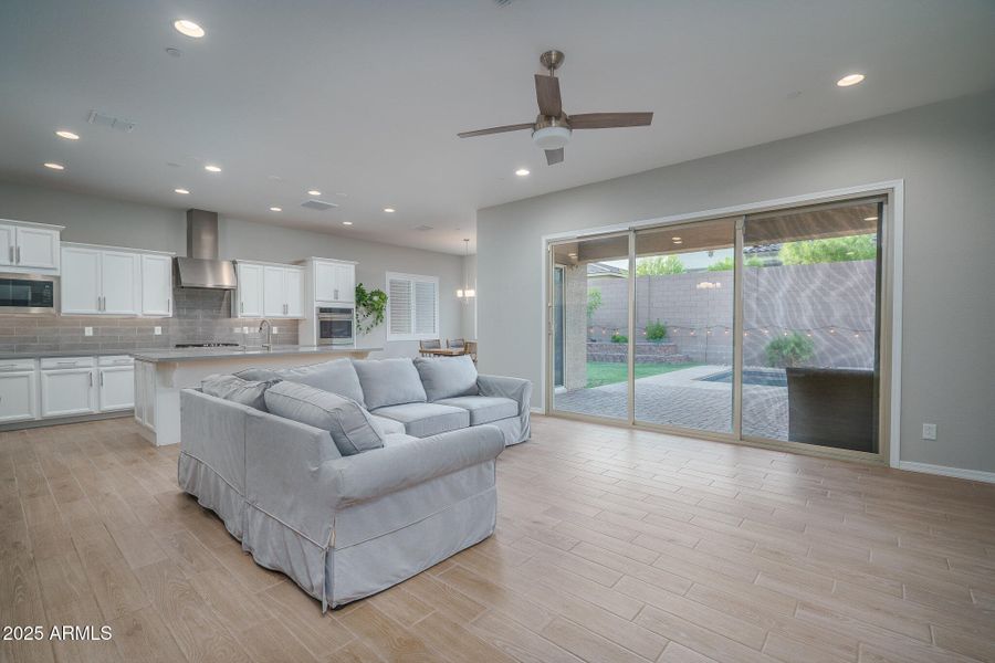 7) GREAT ROOM 7) GREAT ROOM