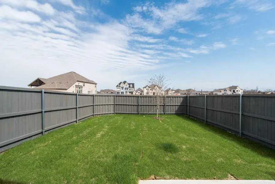 Exterior details and patio area of a home in Prairie Ridge, Midlothian (Image 3).