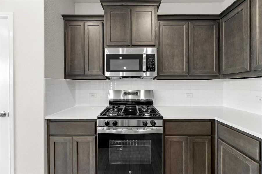 07_1076 Happy Holly - Kitchen