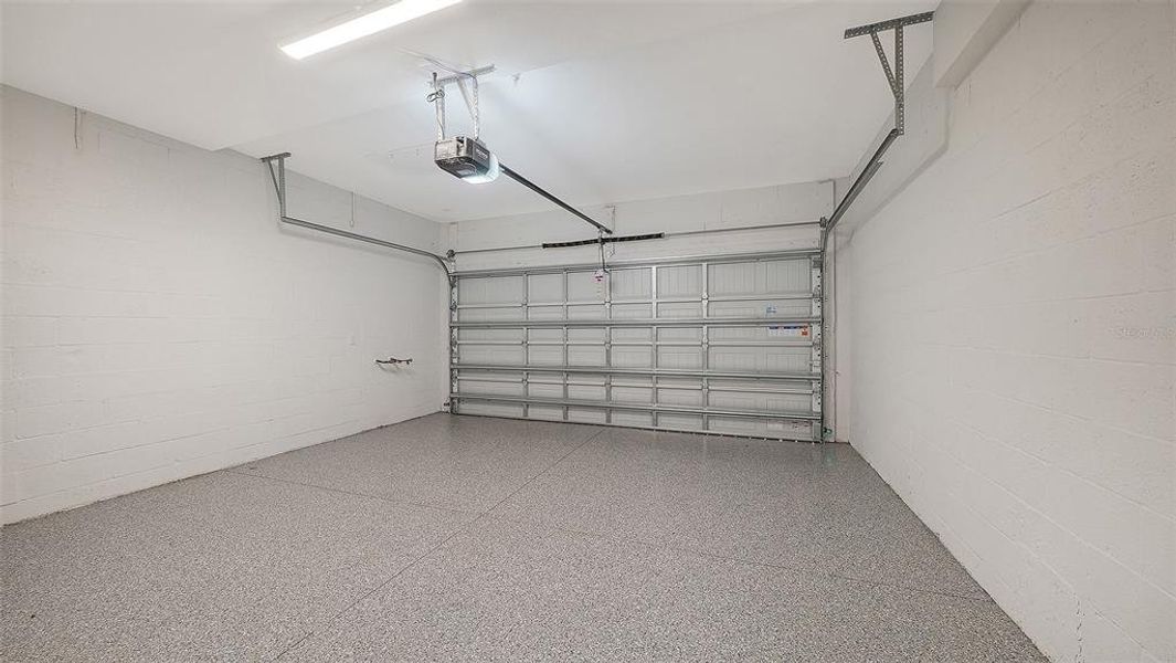 Spacious, unfurnished interior of a new home in Legends Cove, Bradenton (Image 35).