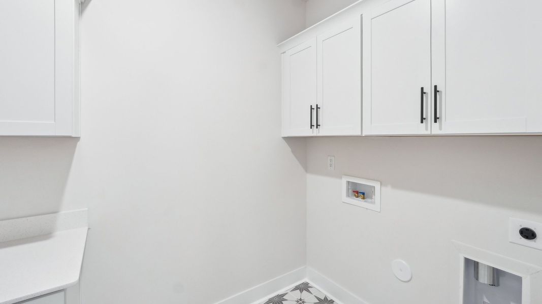 Representative furnished interior of a home built from the Sycamore by D.R. Horton in Westport, York (Image 12).