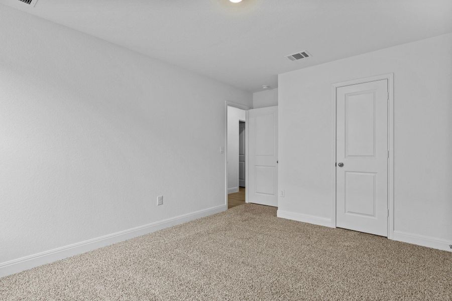 Spacious, unfurnished interior of a new home in Riverview, Georgetown (Image 31).