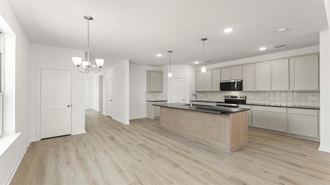 09. 1632 Edgeway - Dining (2)