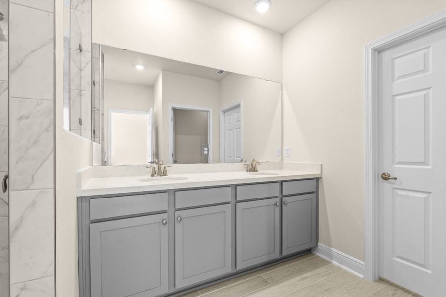 Furnished interior view inside a new home in Lake Merial, Panama City (Image 7).