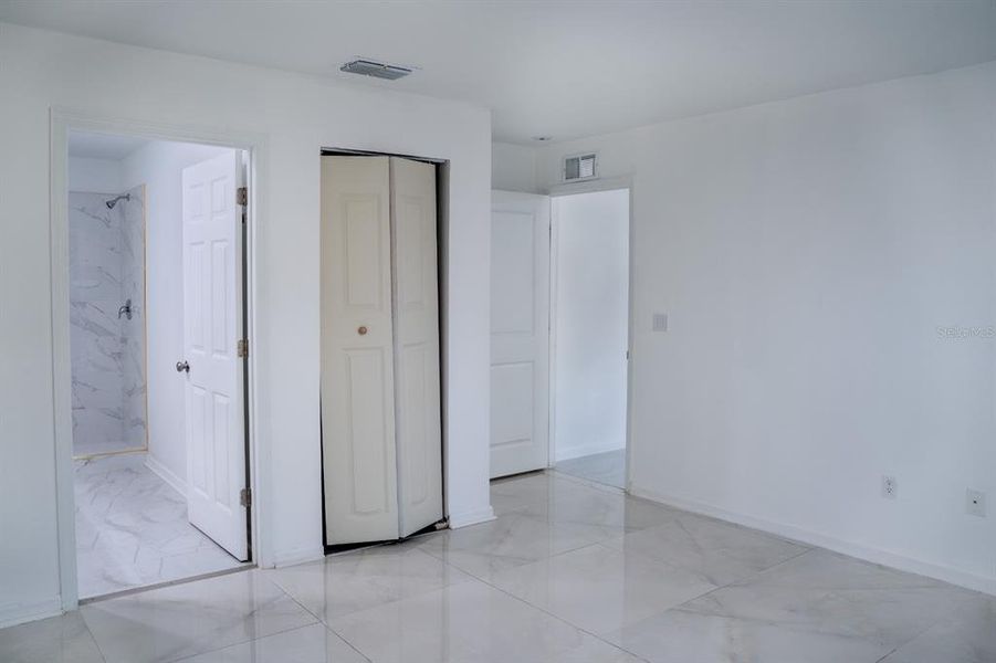 Spacious, unfurnished interior of a new home in Spring Hill Classic, Spring Hill (Image 20).