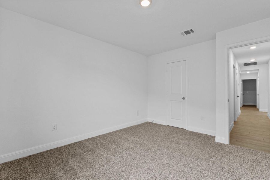 Spacious, unfurnished interior of a new home in Riverview, Georgetown (Image 28).