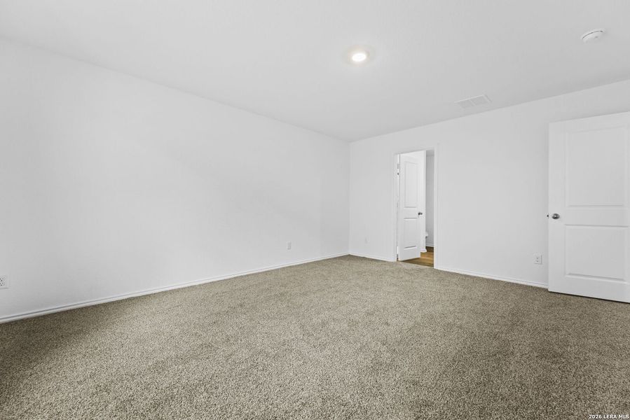 Spacious, unfurnished interior of a new home in Avenida, Converse (Image 20).