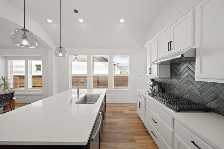 Furnished interior view inside a new home in , Rosharon (Image 28).