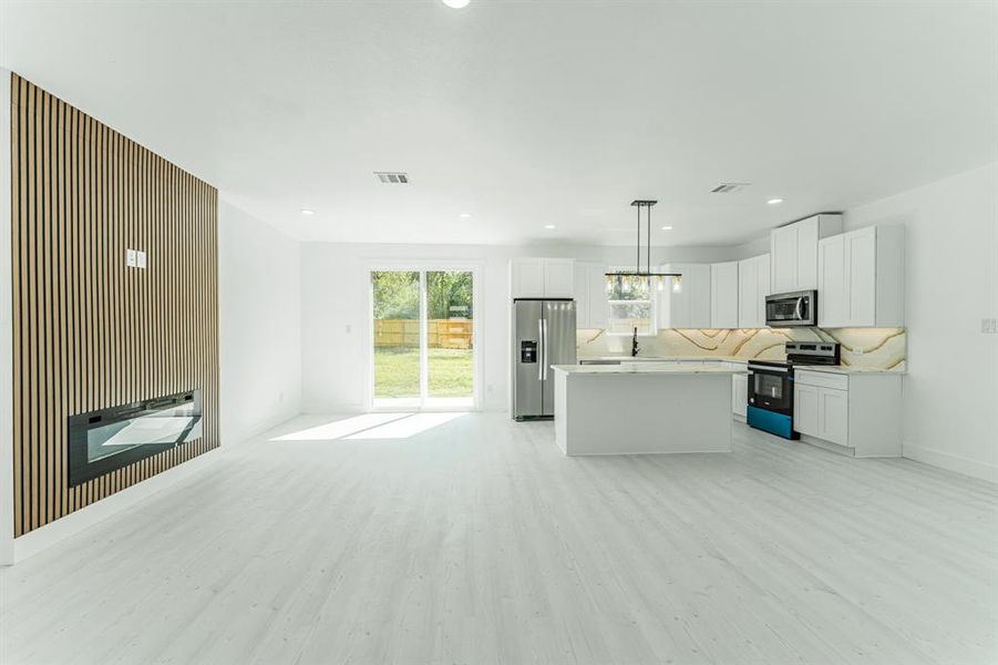 Spacious, unfurnished interior of a new home in , Sulphur Springs (Image 9).