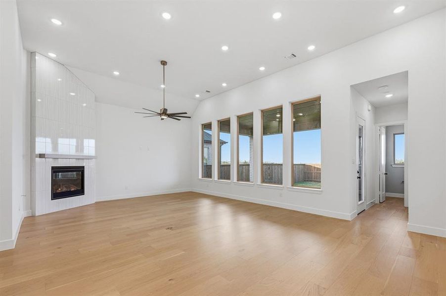 Spacious, unfurnished interior of a new home in Saddle Star Estates, Rockwall (Image 23). Spacious, unfurnished interior of a new home in Saddle Star Estates, Rockwall (Image 23).