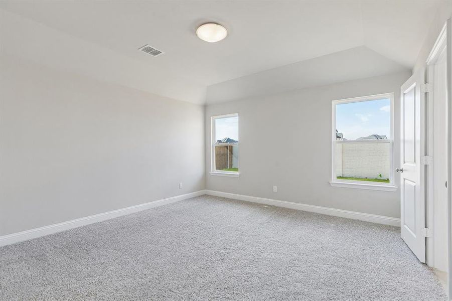 Spacious, unfurnished interior of a new home in Venetian, Weston (Image 17).