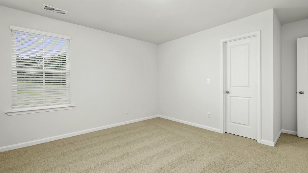 Spacious, unfurnished interior of a new home in Forest Creek, Winston-Salem (Image 26).
