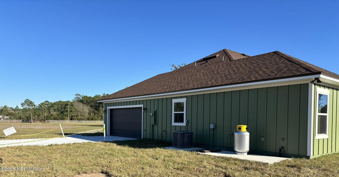 Exterior details and patio area of a home in , Green Cove Springs (Image 3).