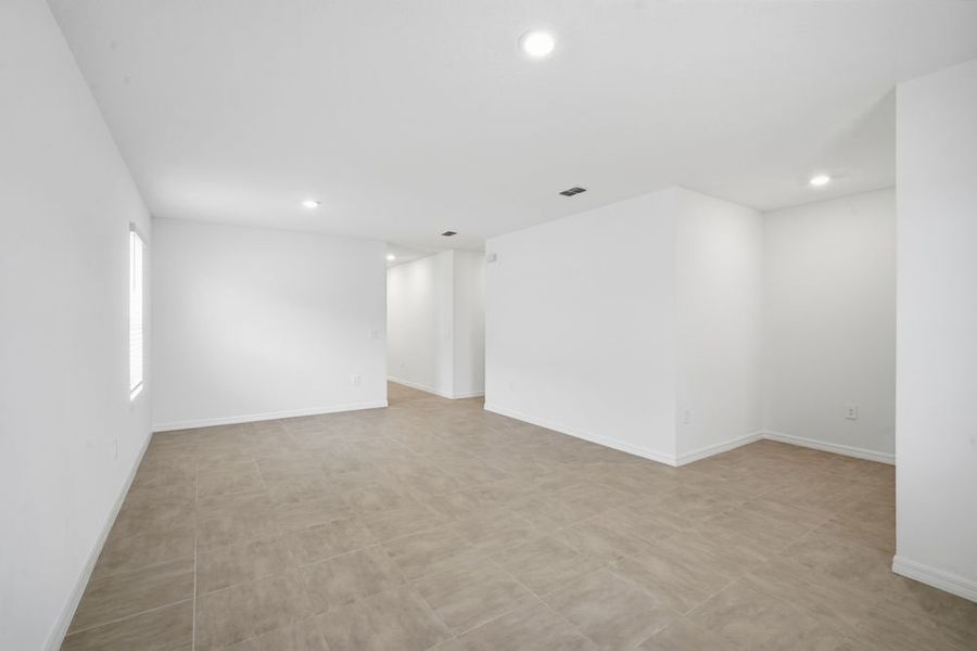 Spacious, unfurnished interior of a new home in Palm Wind, Hudson (Image 13).