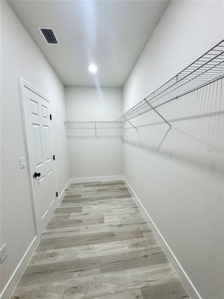 Spacious, unfurnished interior of a new home in , Sebring (Image 39).