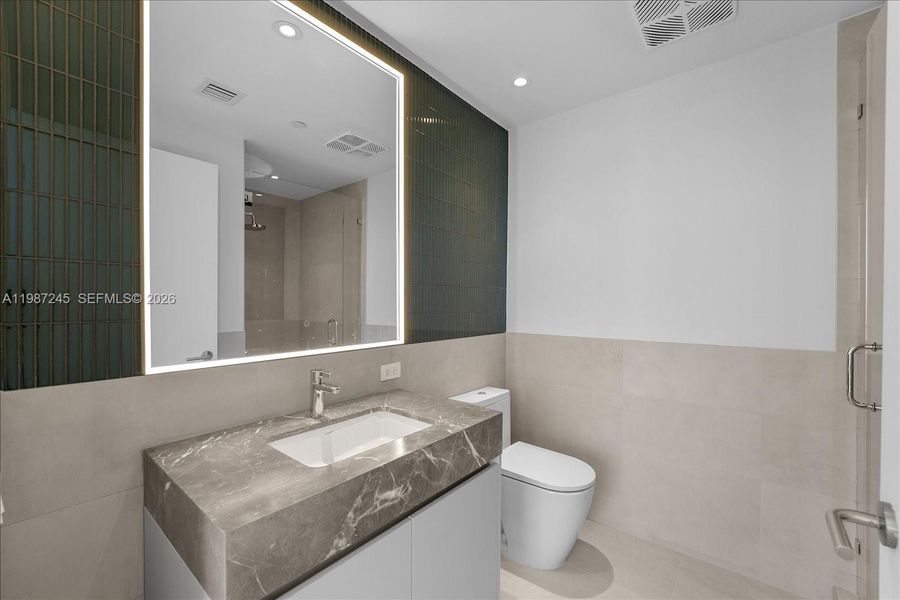 Second Bedroom en suite Bathroom Second Bedroom en suite Bathroom