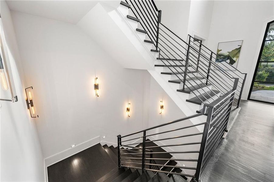 Spacious, unfurnished interior of a new home in , Sandy Springs (Image 79).