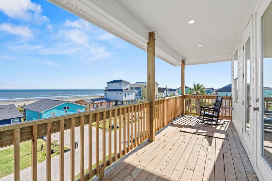 Exterior details and patio area of a home in , Galveston (Image 22).