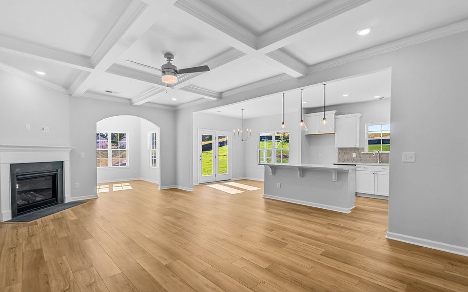 Spacious, unfurnished interior of a new home in Fieldstone, Lexington (Image 13).