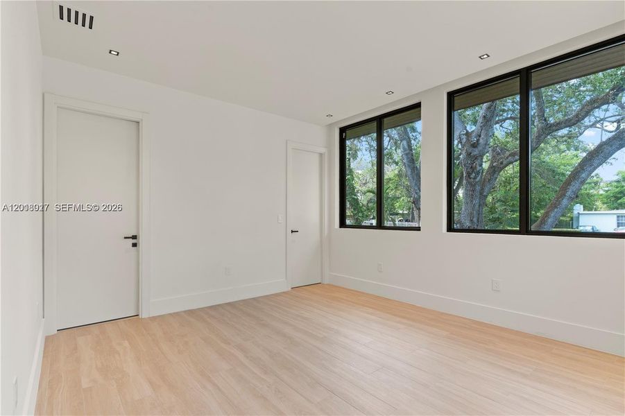 Spacious, unfurnished interior of a new home in , Miami (Image 20).