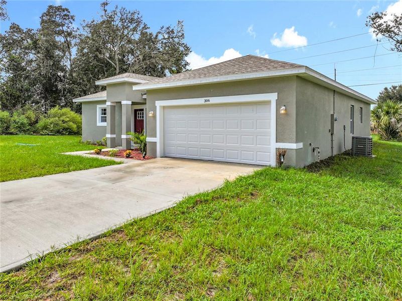 Exterior details and patio area of a home in , Ocala (Image 29).