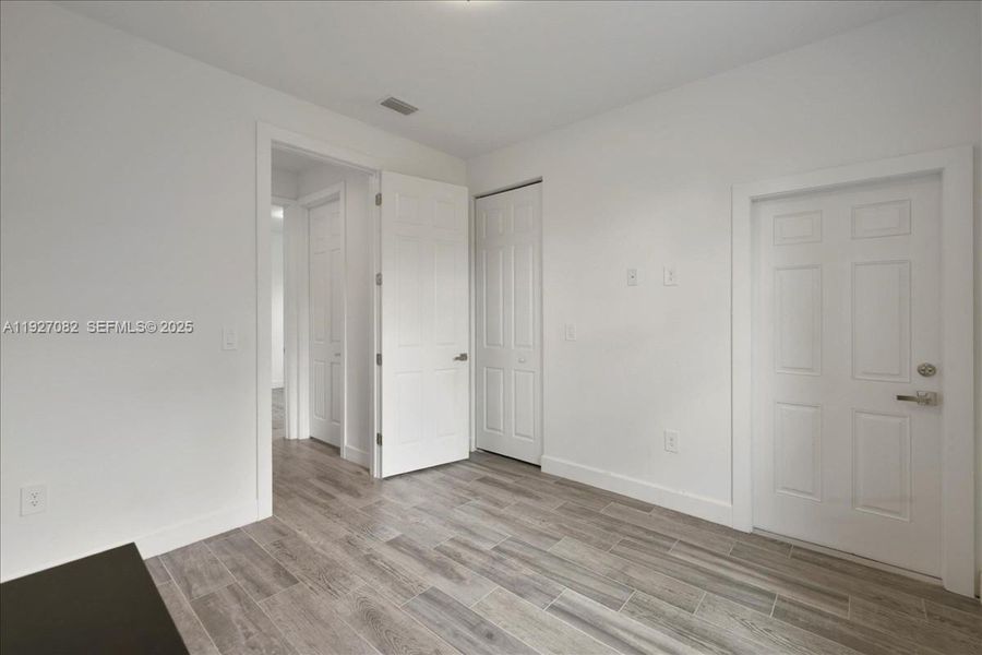Spacious, unfurnished interior of a new home in , Lehigh Acres (Image 34).