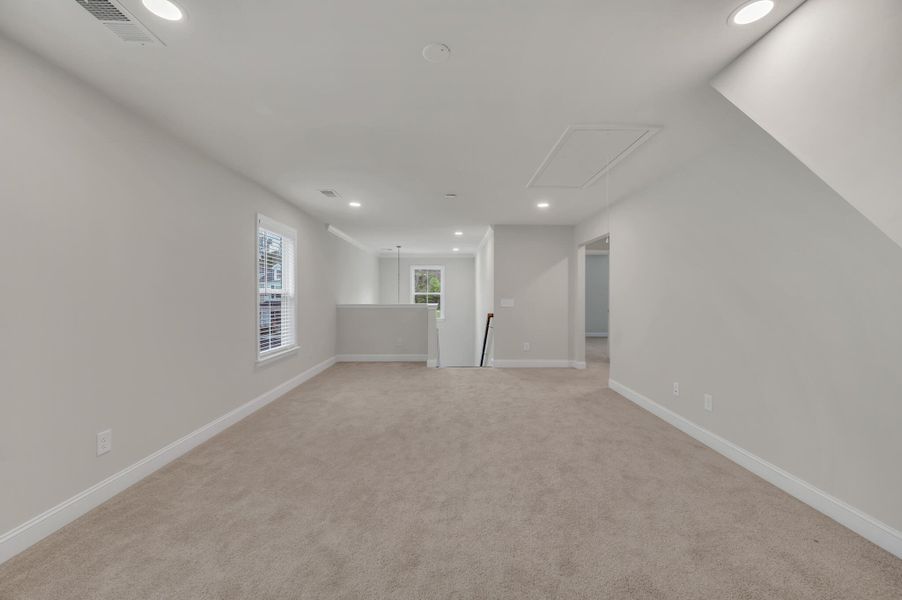 Spacious, unfurnished interior of a new home in , Summerville (Image 31).