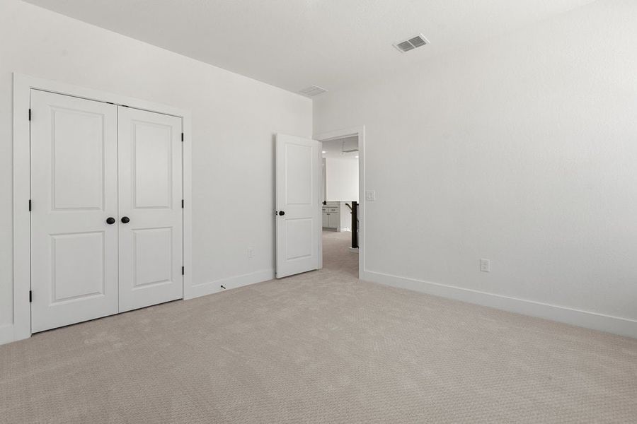 Spacious, unfurnished interior of a new home in Sauls Ranch, Round Rock (Image 16).